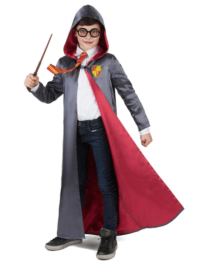 Vue d'ensemble avec baguette et capuche du déguisement Apprenti Sorcier