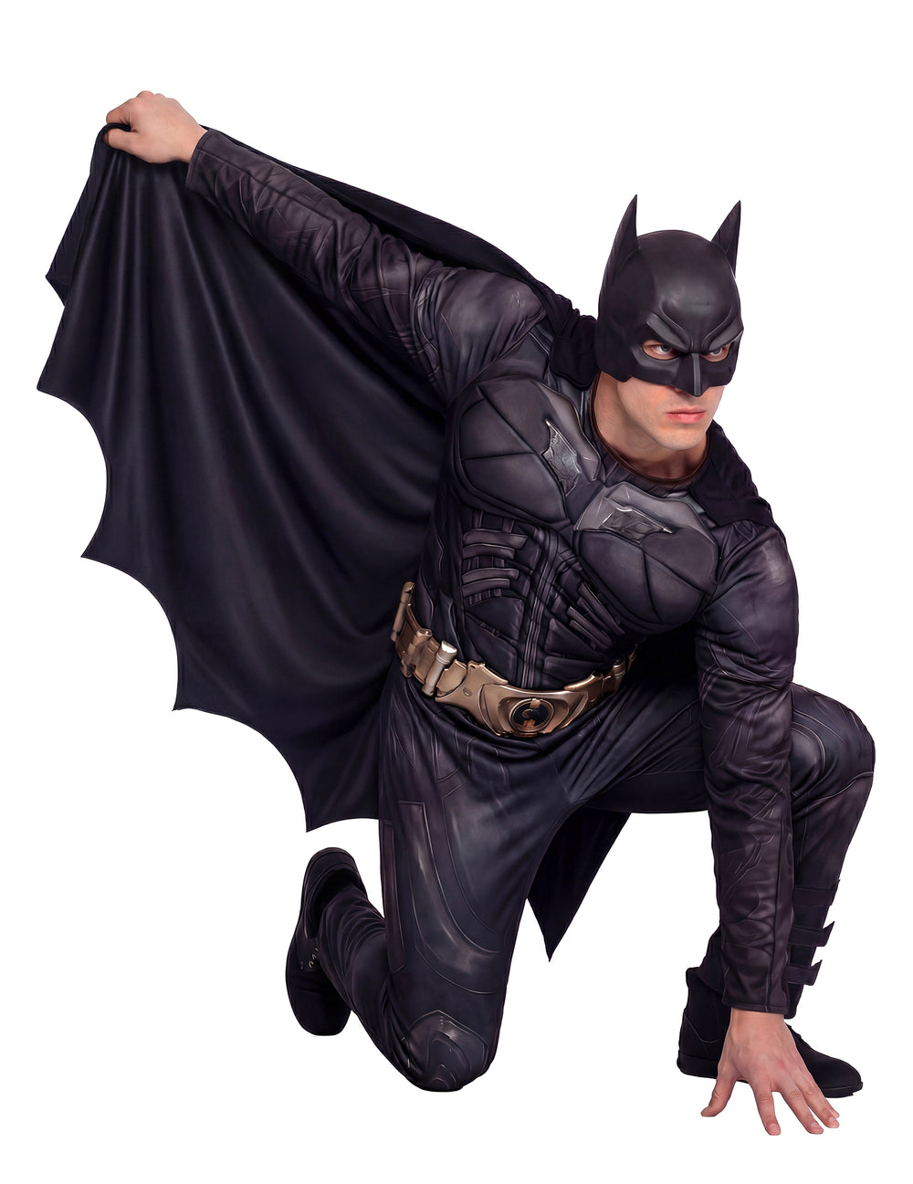 Vue de face avec cape déployée du déguisement luxe Batman™ Dark Knight Rises