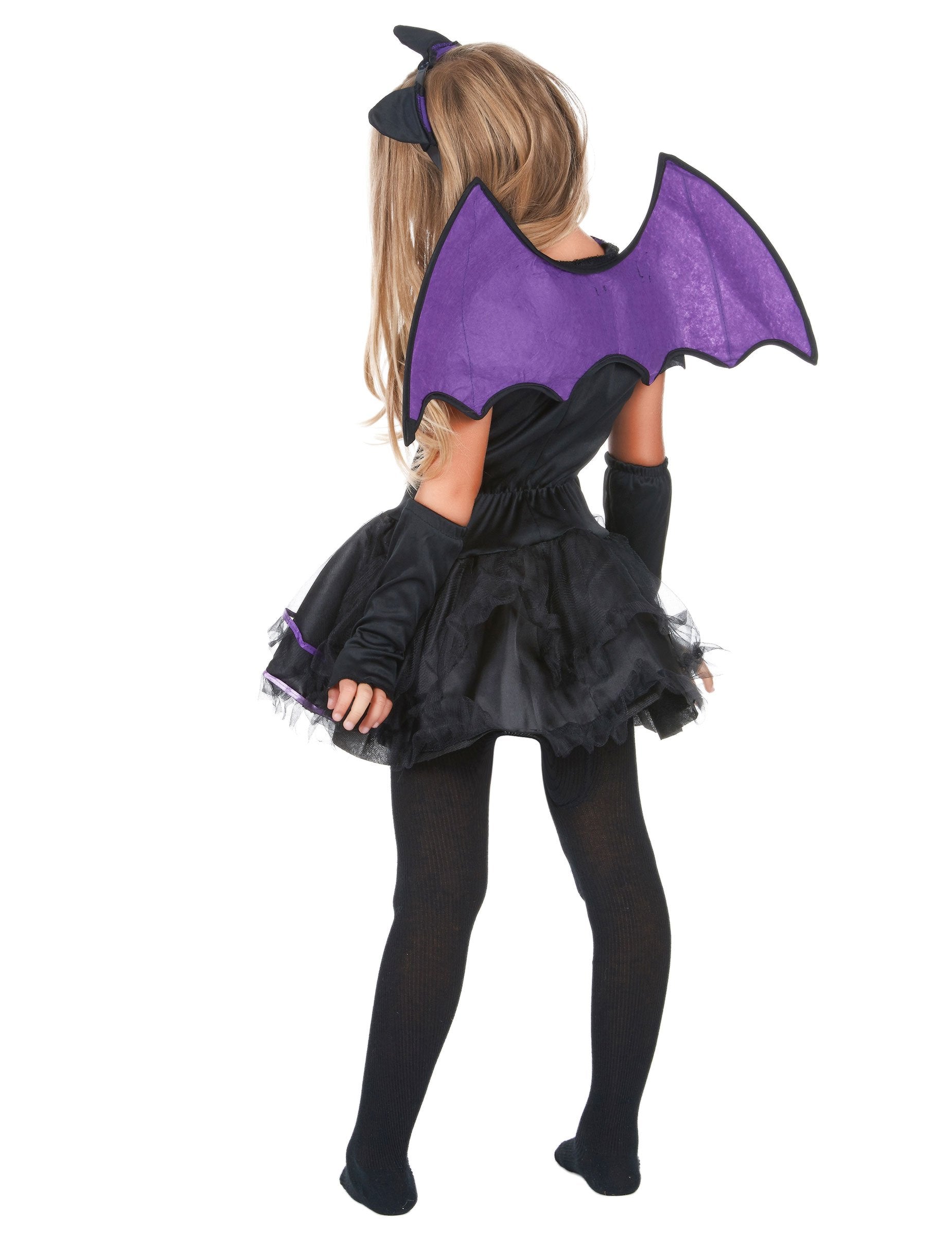 Pohled zezadu na kostým netopýra pro dívku