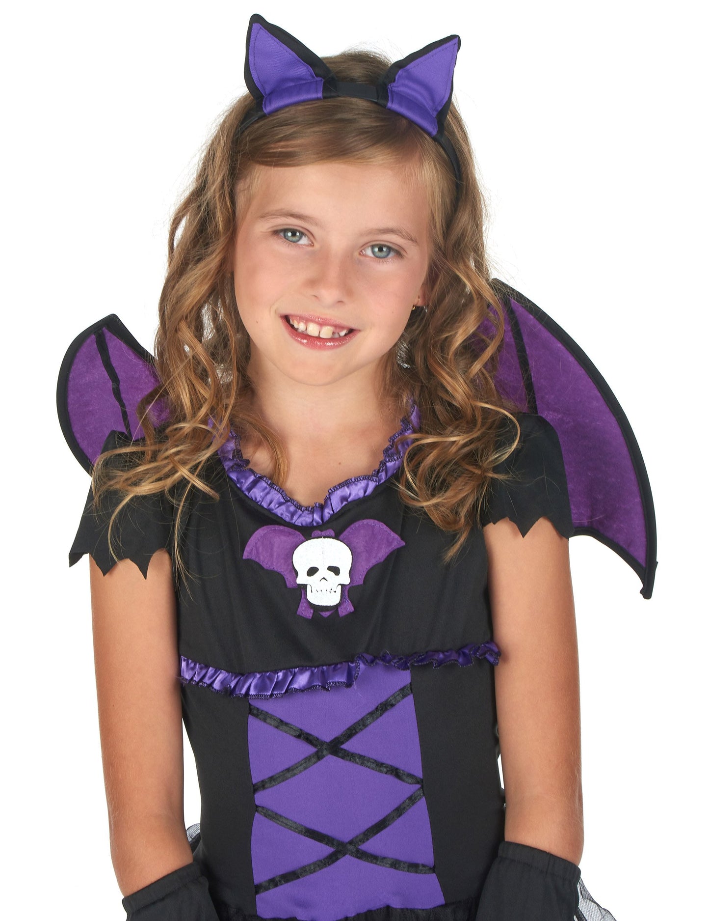 Detail na hrudník a čelenku kostýmu netopýra