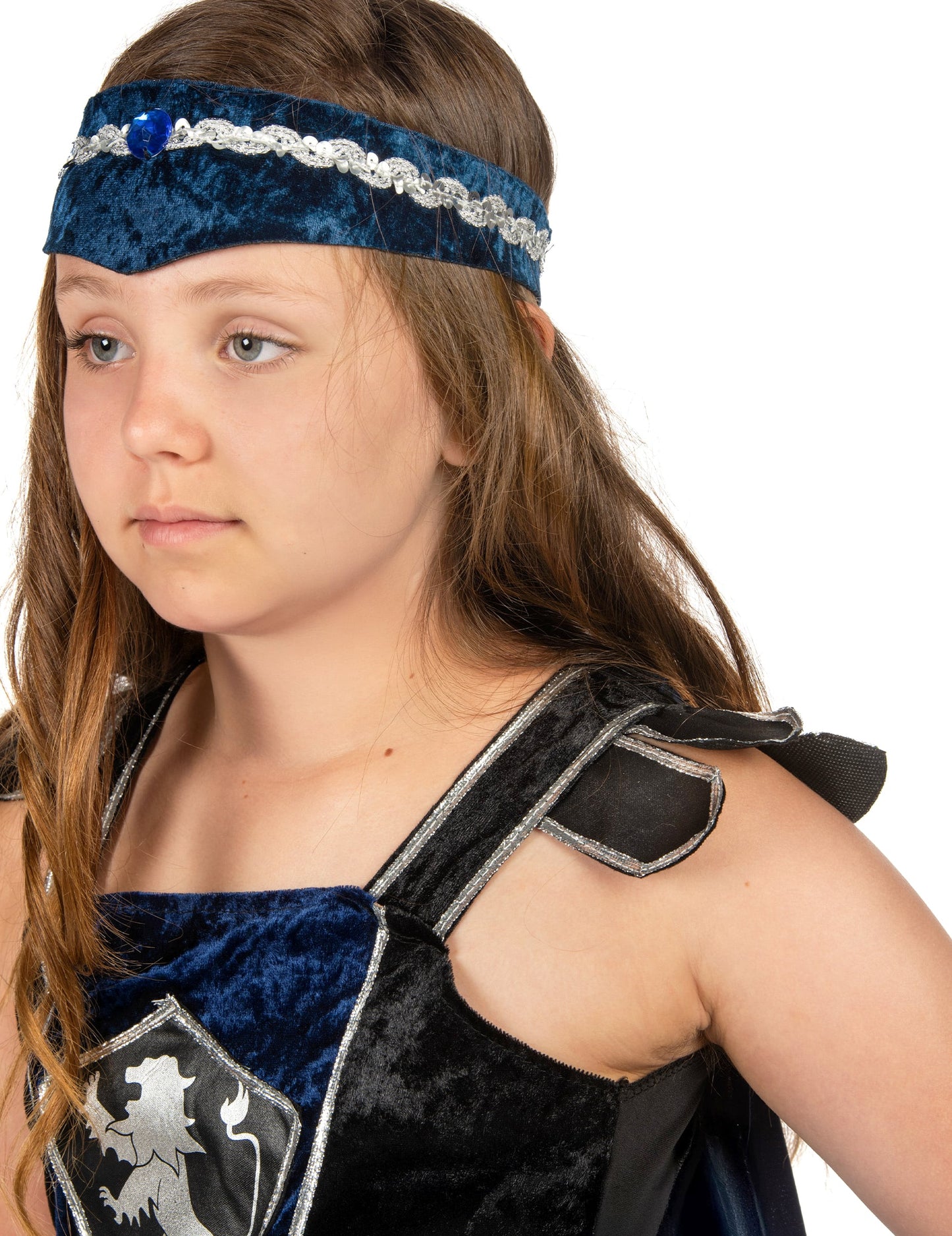 Gros plan sur le bandeau du déguisement chevalier lion royale pour fille