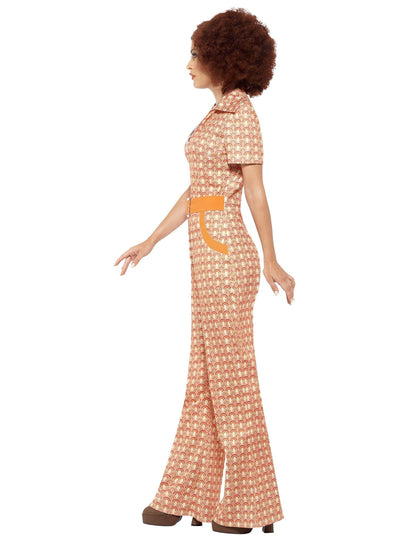 Profilový pohled na chic kostým ze 70. let pro ženy