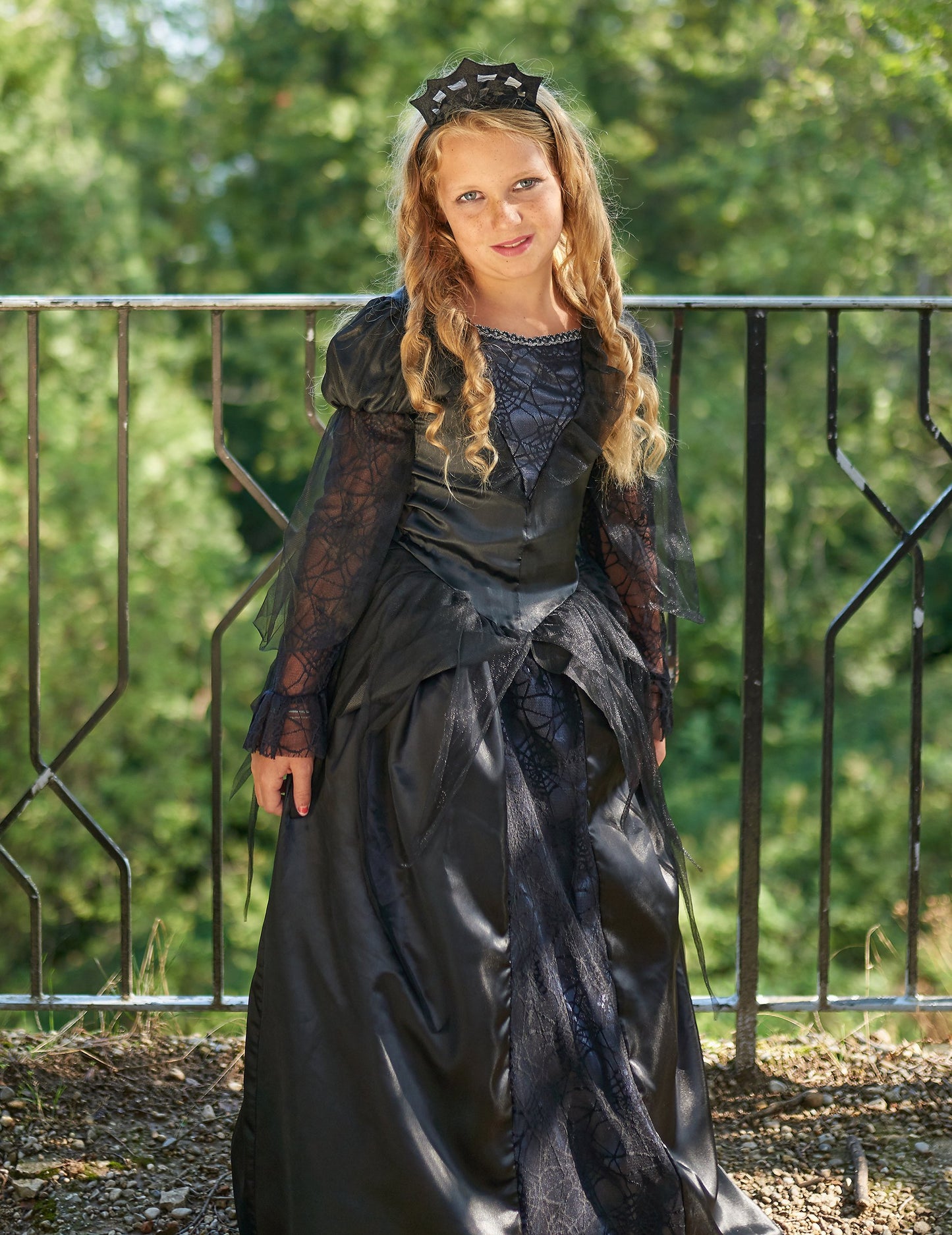 Dívčí kostým hraběnky pro Halloween