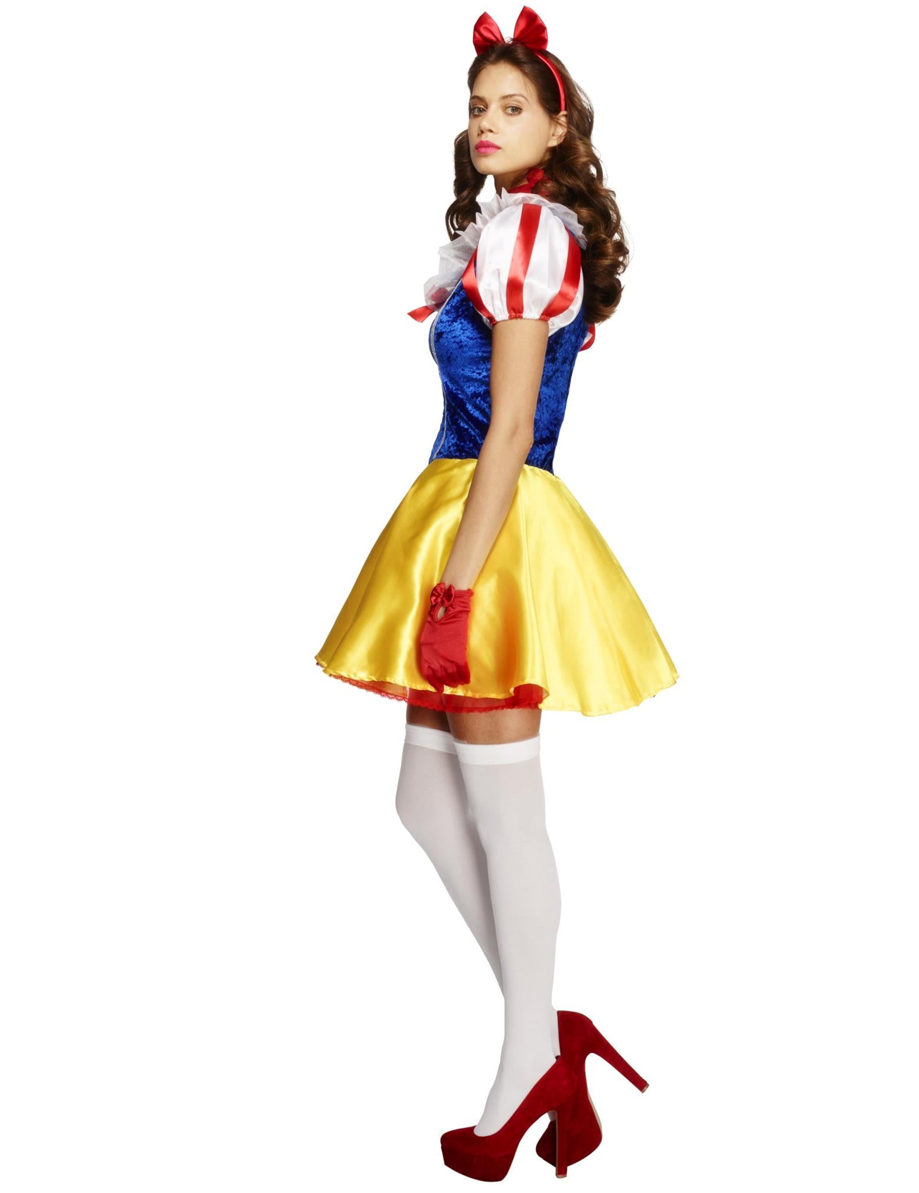 Pohled z profilu s bílými punčochami a červenými botami na sexy kostýmu pohádky
