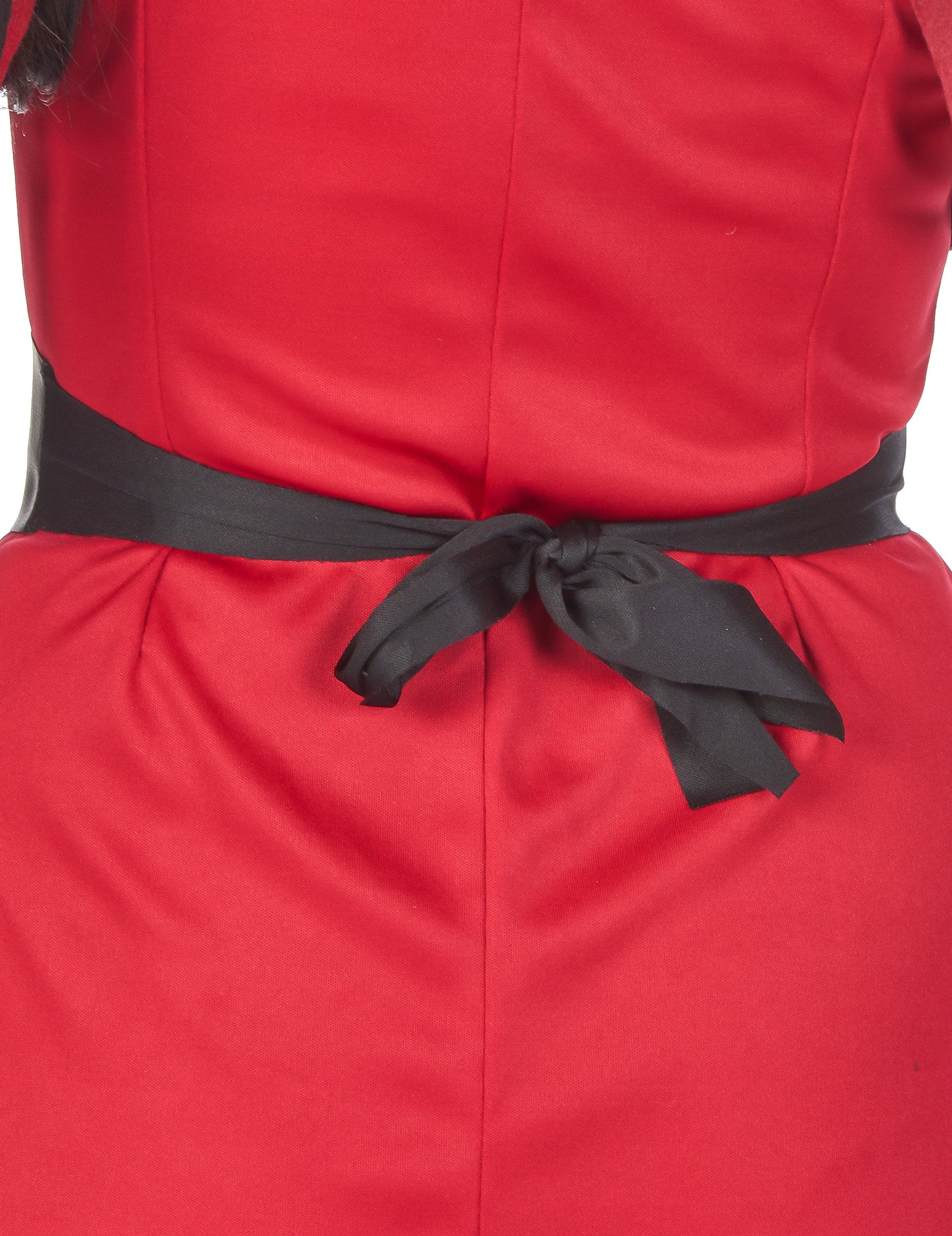 Detail uzlu černého pásku kostýmu čertice