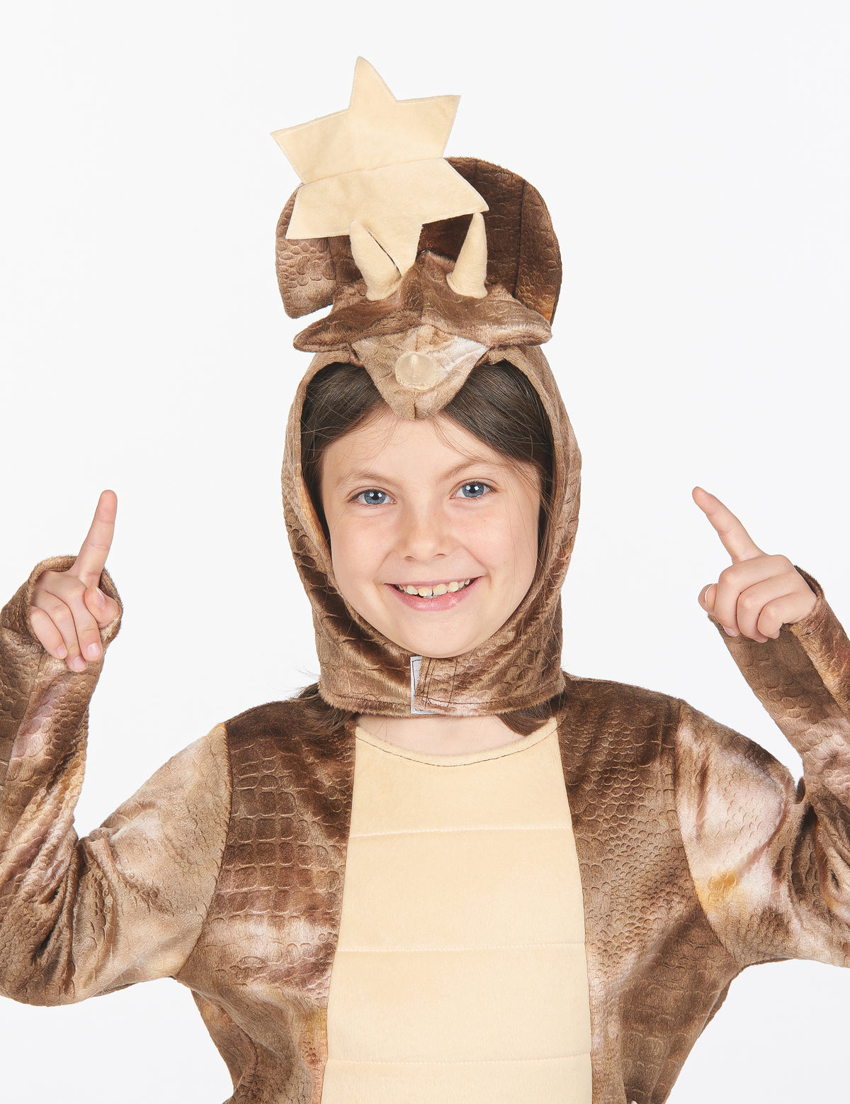 Gros plan sur la coiffe du déguisement dinosaure sorti de l'oeuf pour enfant