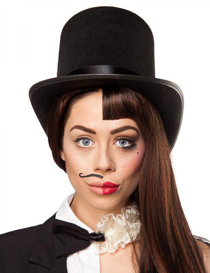 Gros plan sur le maquillage du déguisement double jeu noir et blanc luxe pour adulte