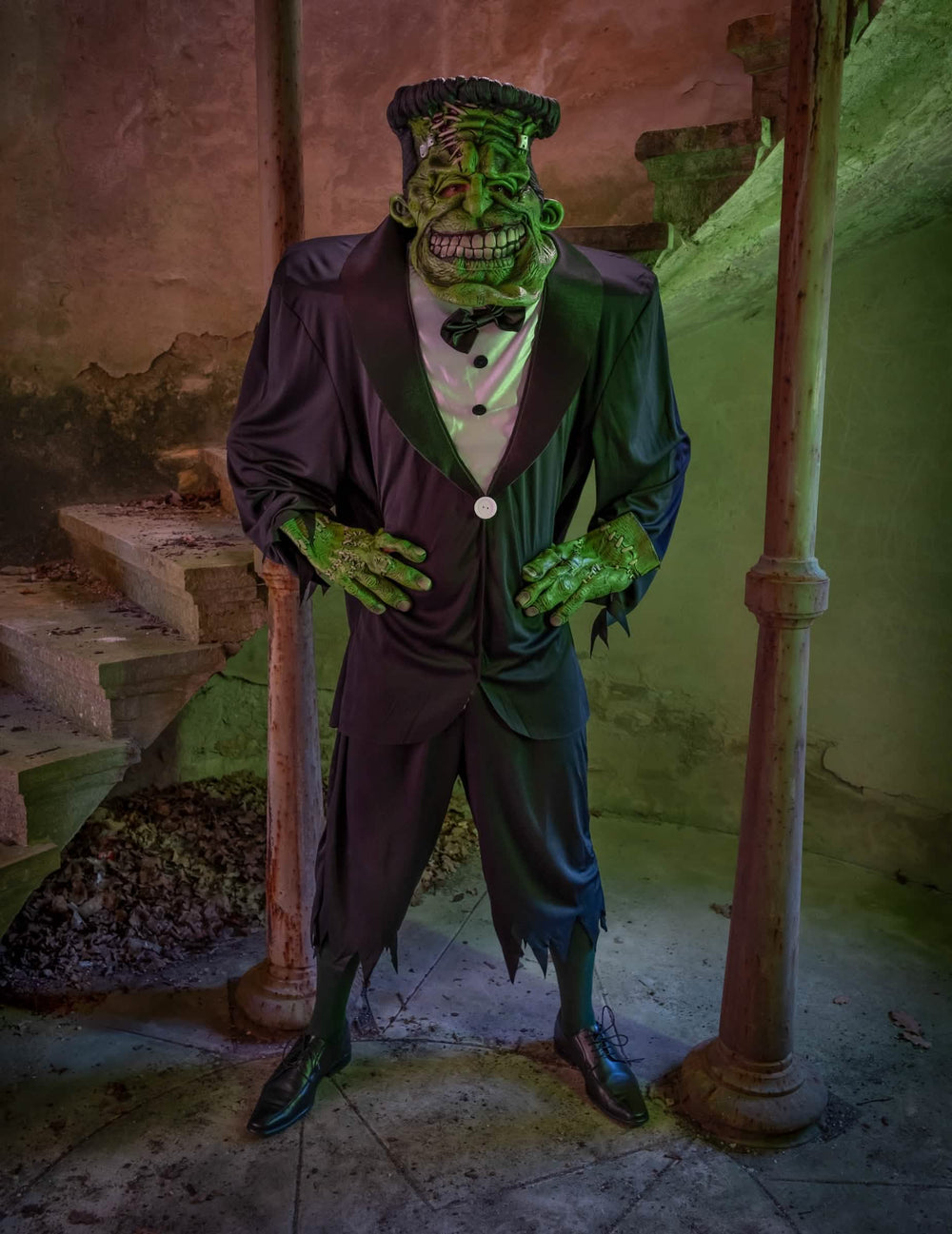 Pohled zepředu na kostým Frankenstein pro dospělého