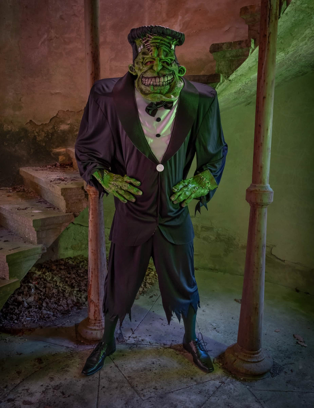 Pohled zepředu na kostým Frankenstein pro dospělého