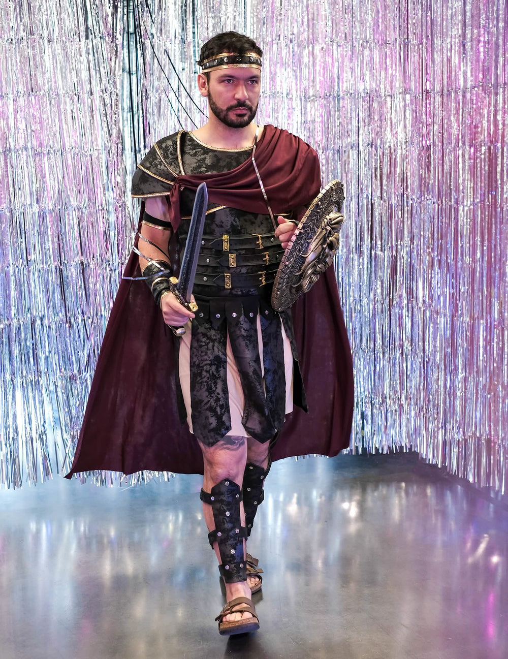 Ukázka nošení římského gladiátorského kostýmu pro muž