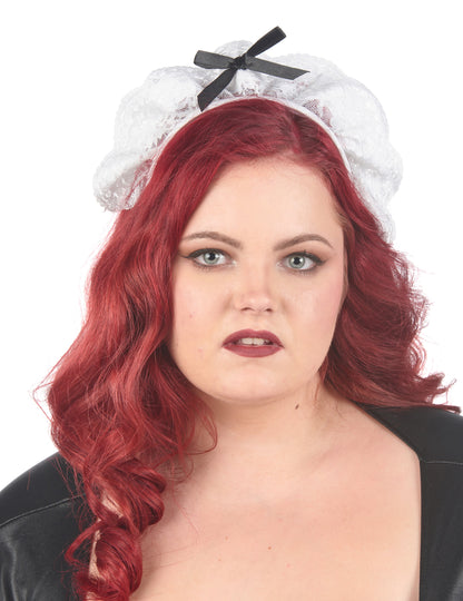 Kostým služebné pro plnoštíhlé ženy