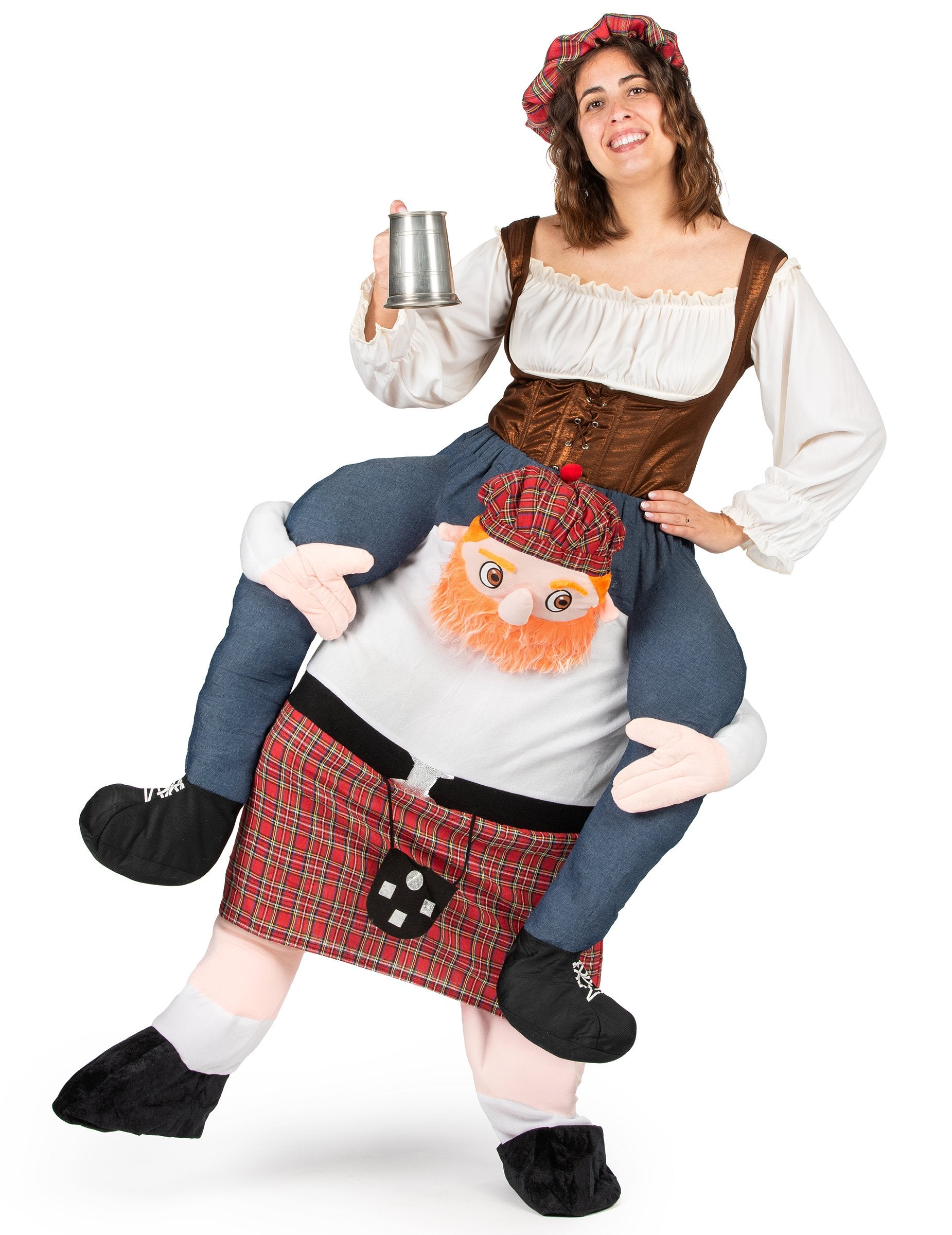 Vue de face avec chope du déguisement à dos d'écossais pour adulte