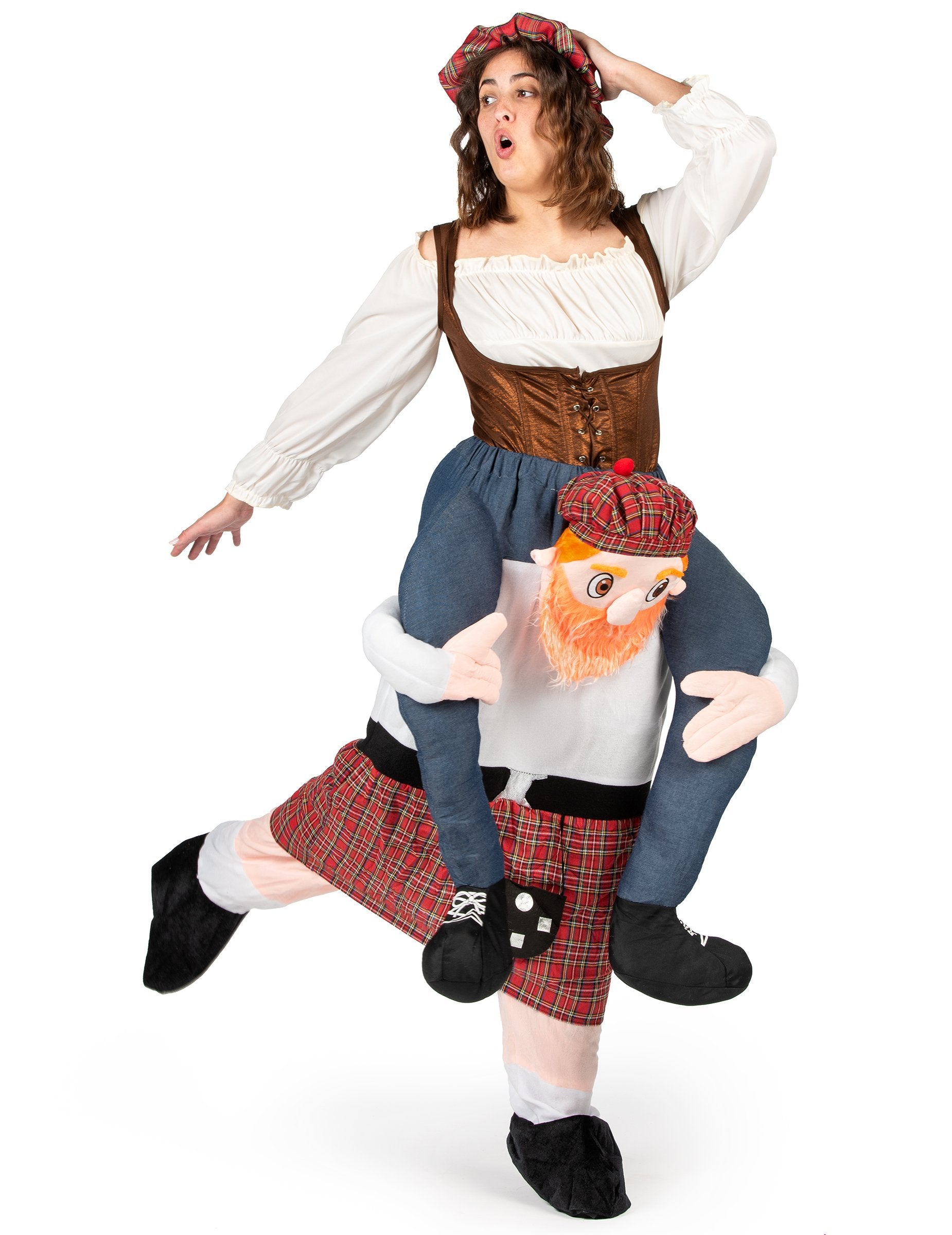 Mise en situation de face du déguisement à dos d'écossais pour adulte
