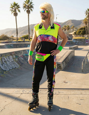 Kýčovitý kostým pro muže ve stylu 80. let 