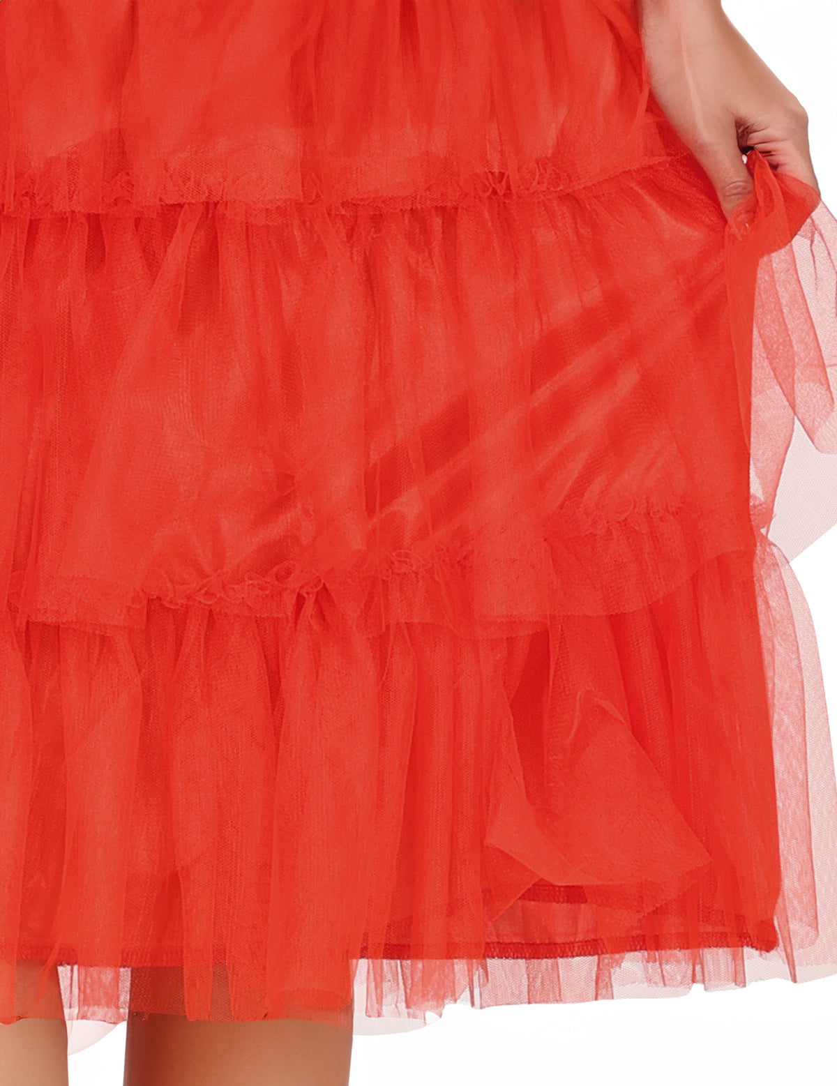Détail du tulle à volants de la jupe du déguisement de mariée rouge