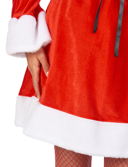 Détail de la poche et de la bordure blanche du déguisement de Mère Noël