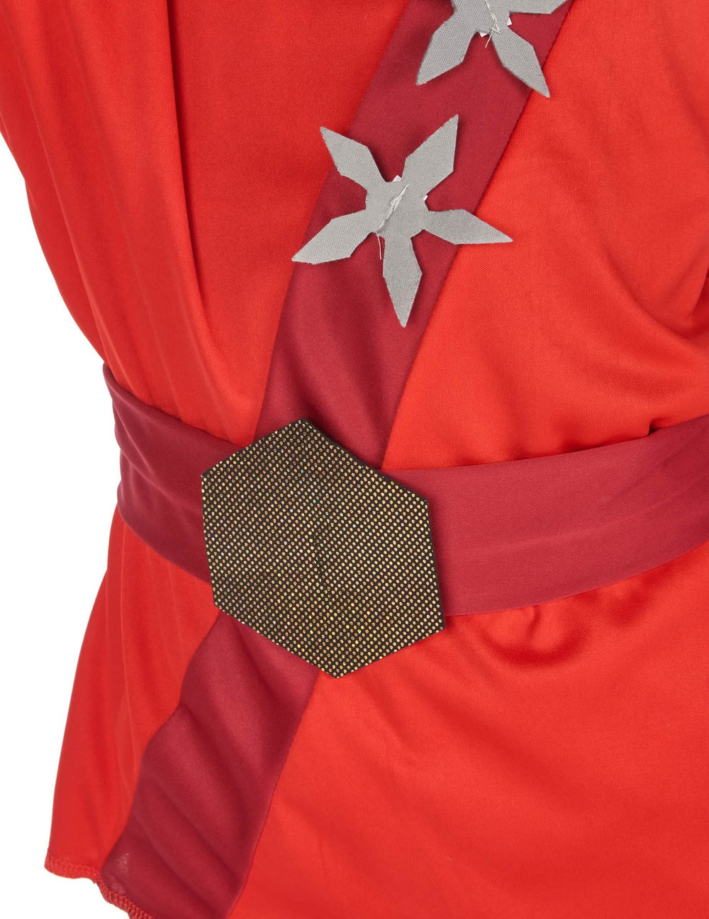 Detail přezky pásku a vrhacích hvězd kostýmu nindžové