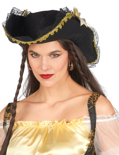 Detail na klobouk pirátského kostýmu