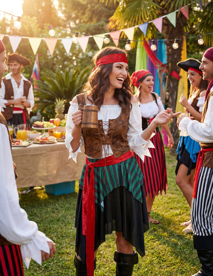 Scénka s dřevěným korbelem pirátského kostýmu pro ženy