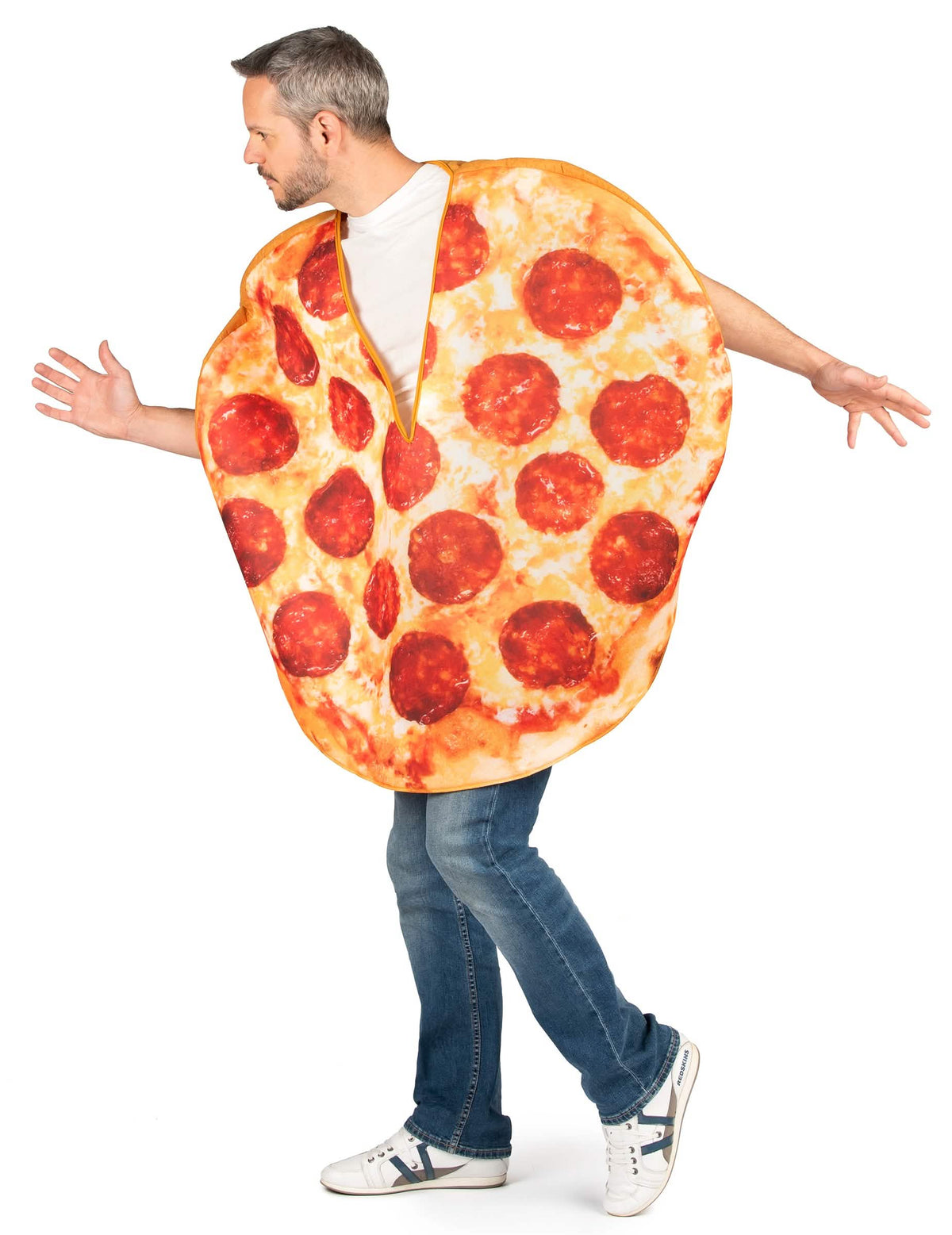 Boční pohled na kostým pizzy s pepperoni pro dospělý