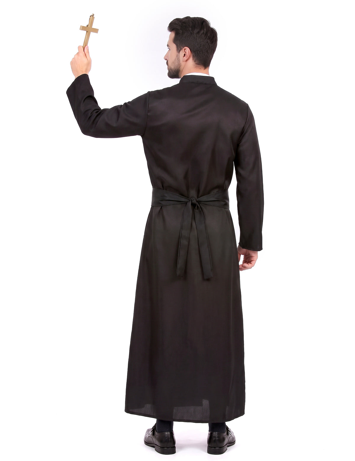 Pánský kostým kněze s bílým límečkem