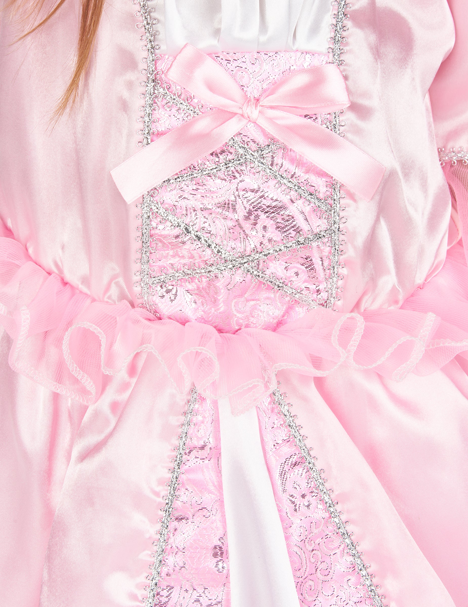 Détail du nœud rose et du laçage argenté du déguisement de princesse avec une couronne à fleurs pour fille