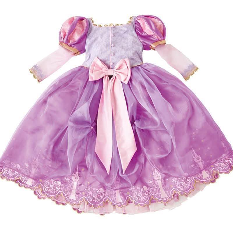 Pohled zezadu na sběratelský kostým princezny Rapunzel