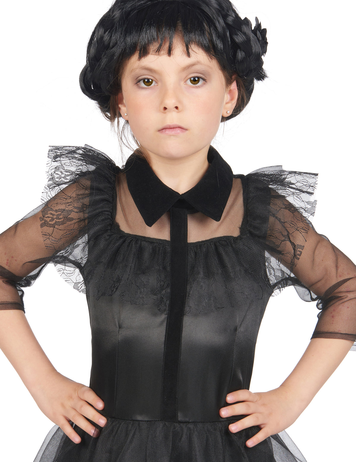 Gros plan sur le buste et la dentelle du déguisement robe de bal gothique pour fille