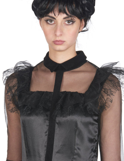 Détail du col et de la dentelle du déguisement robe de bal gothique