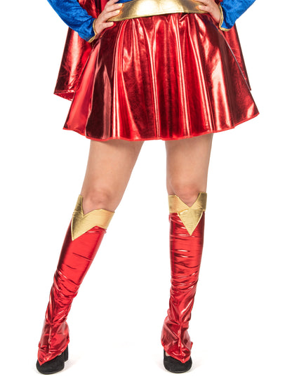 Detail sukně a návleků na boty sexy kostýmu Supergirl pro ženy