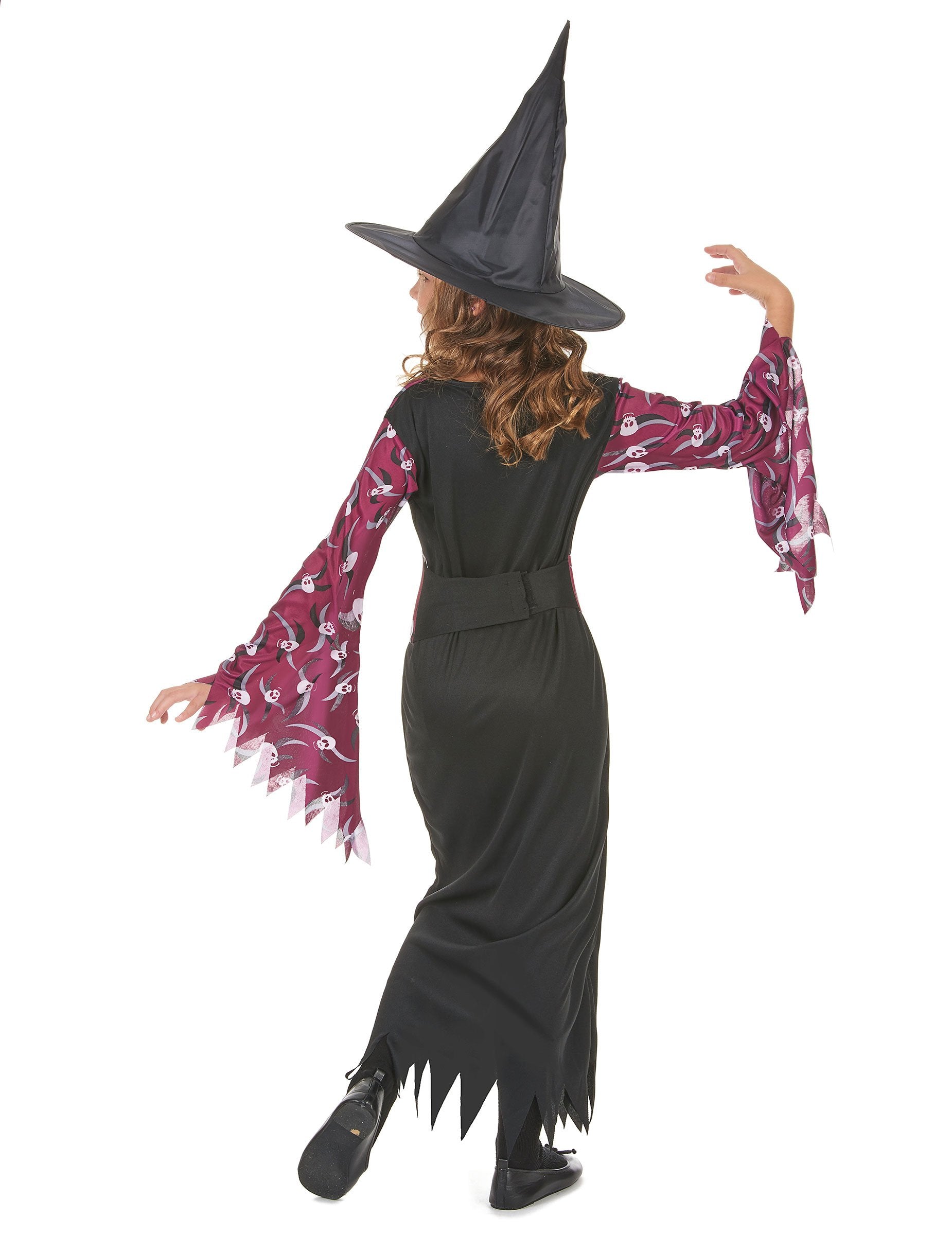 Pohled zezadu na kostým čarodějnice s kloboukem