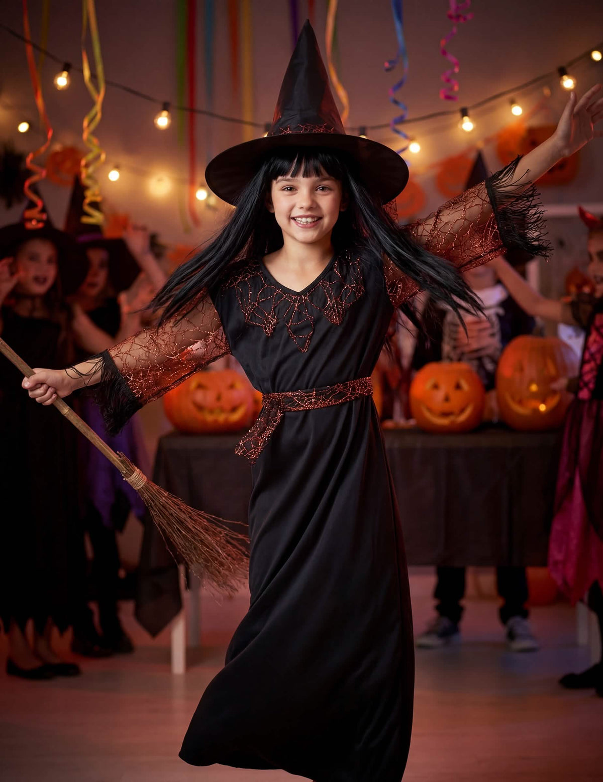 Sváteční aranžmá s dýněmi z kostýmu čarodějnice halloween