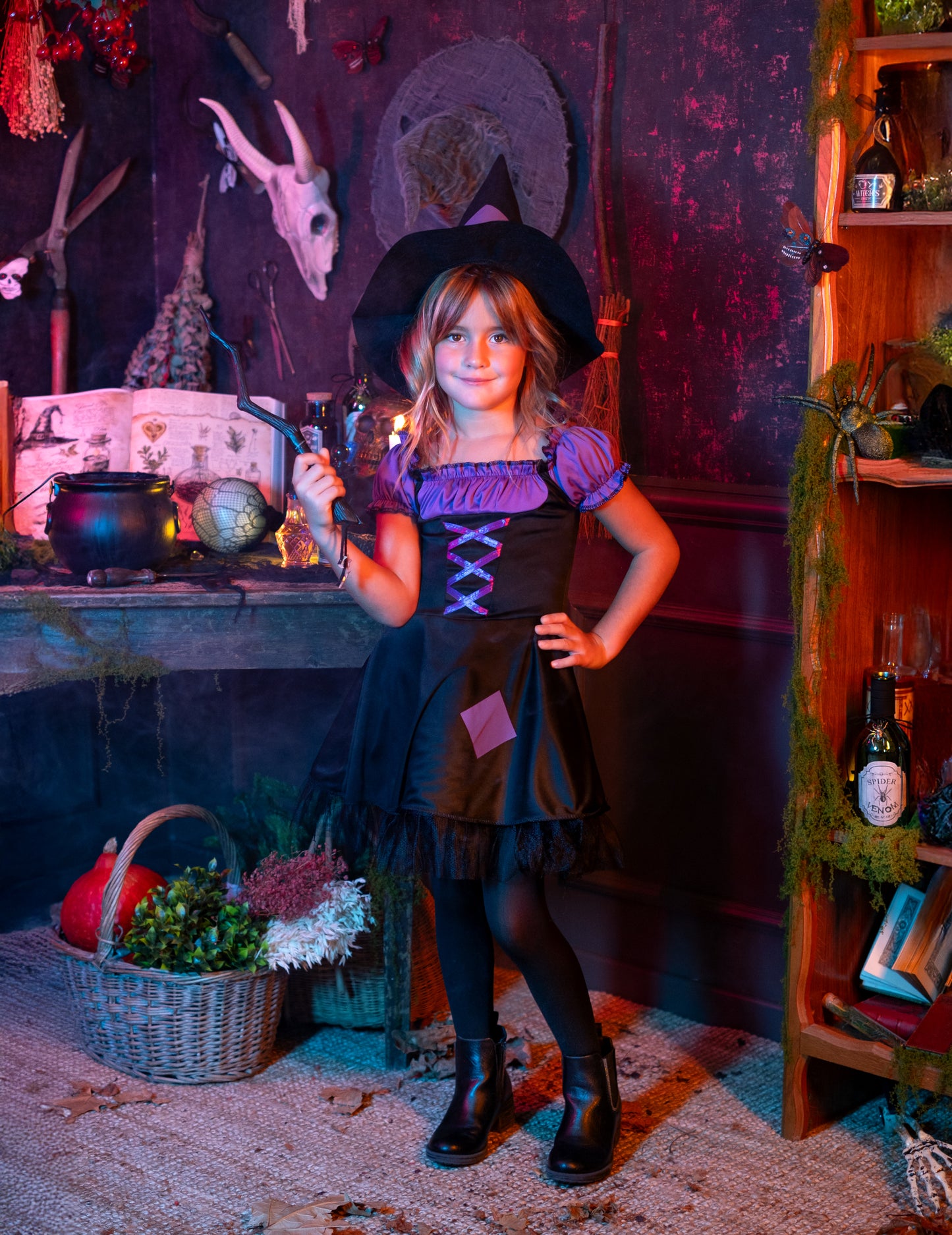 Dívčí kostým fialové čarodějnice s kloboukem