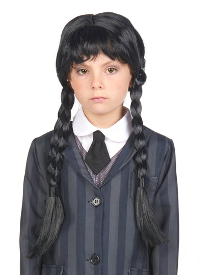 Gros plan sur la perruque à tresses du déguisement uniforme scolaire gothique pour enfant