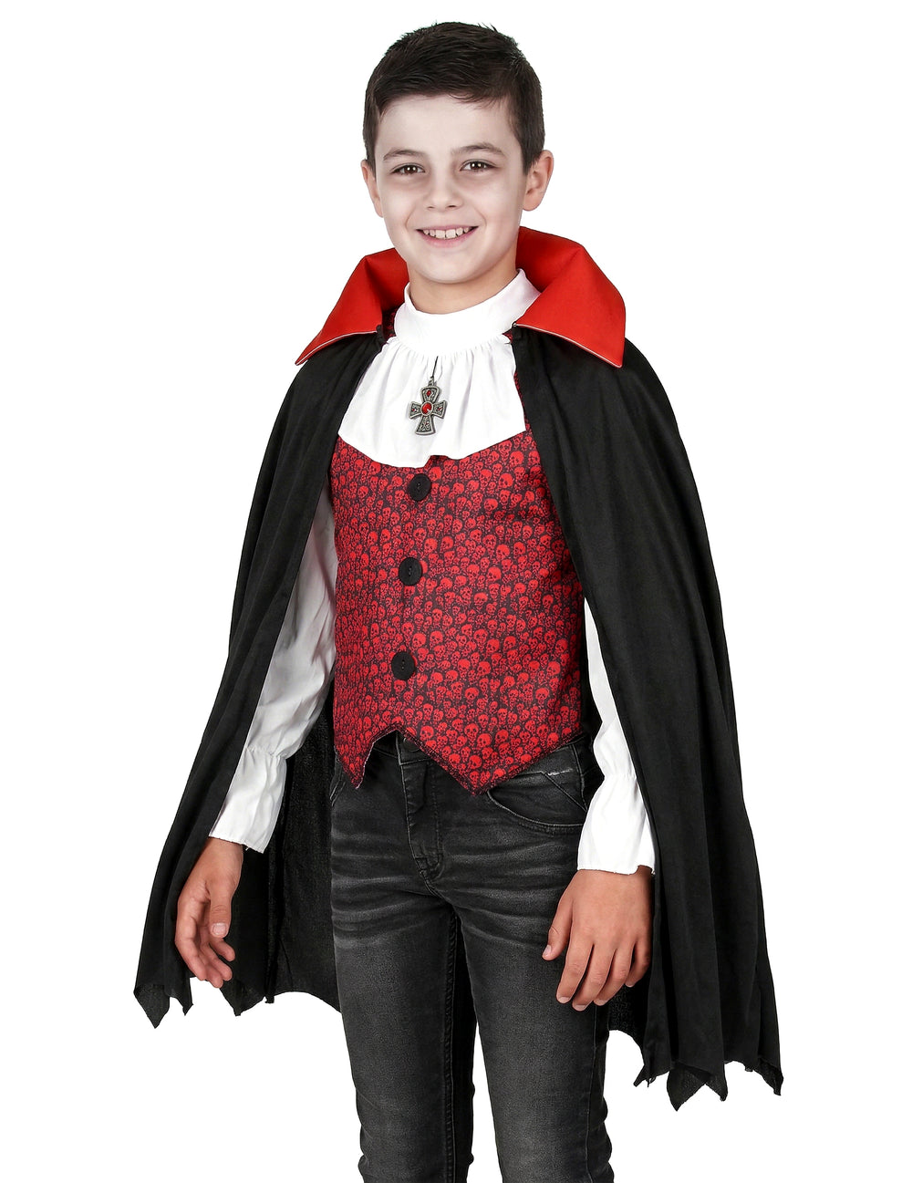Détail du gilet rouge et du médaillon du déguisement de vampire pour garçon