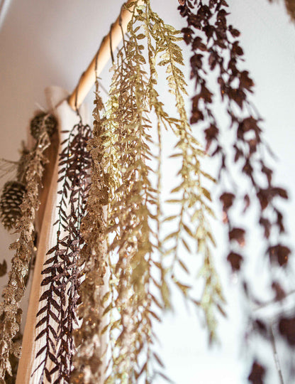 Girlanda z listí s měděnými flitry 90 cm 