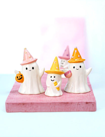 Dekorační duch Summerween z keramiky s hvězdným kloboukem 9,5 x 8 x 15 cm
