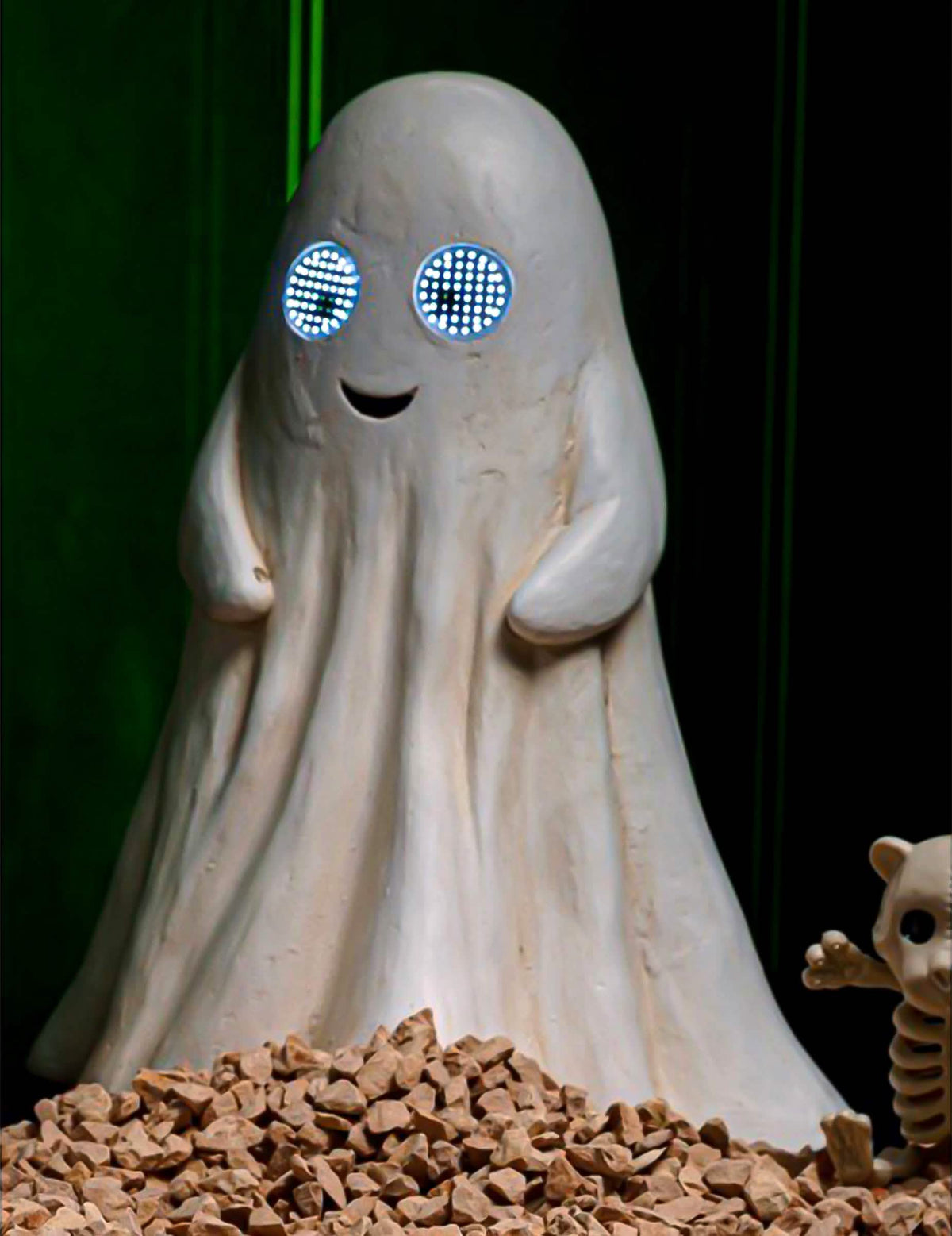 Dekorační duch Summerween z magnezitu s animovanýma LED očima 34,5 x 24 x 42 cm