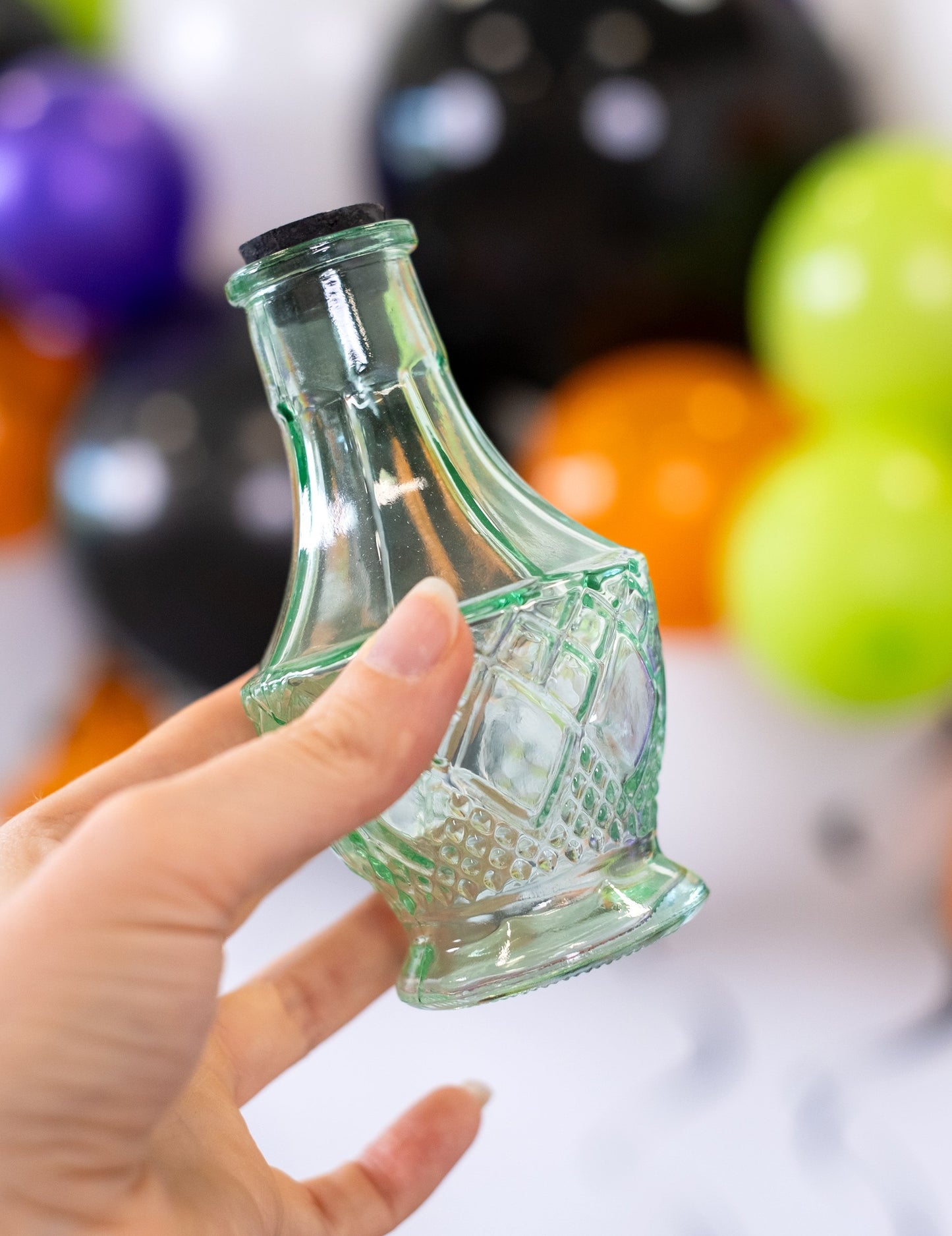 Zelená skleněná lahvička 11,5 cm