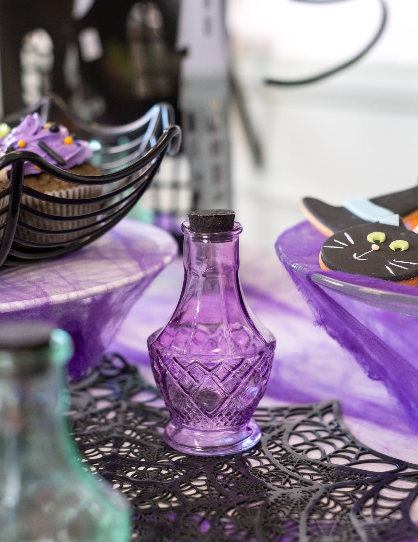 Kleines violettes Glasfläschchen Dekoration 11,5 cm