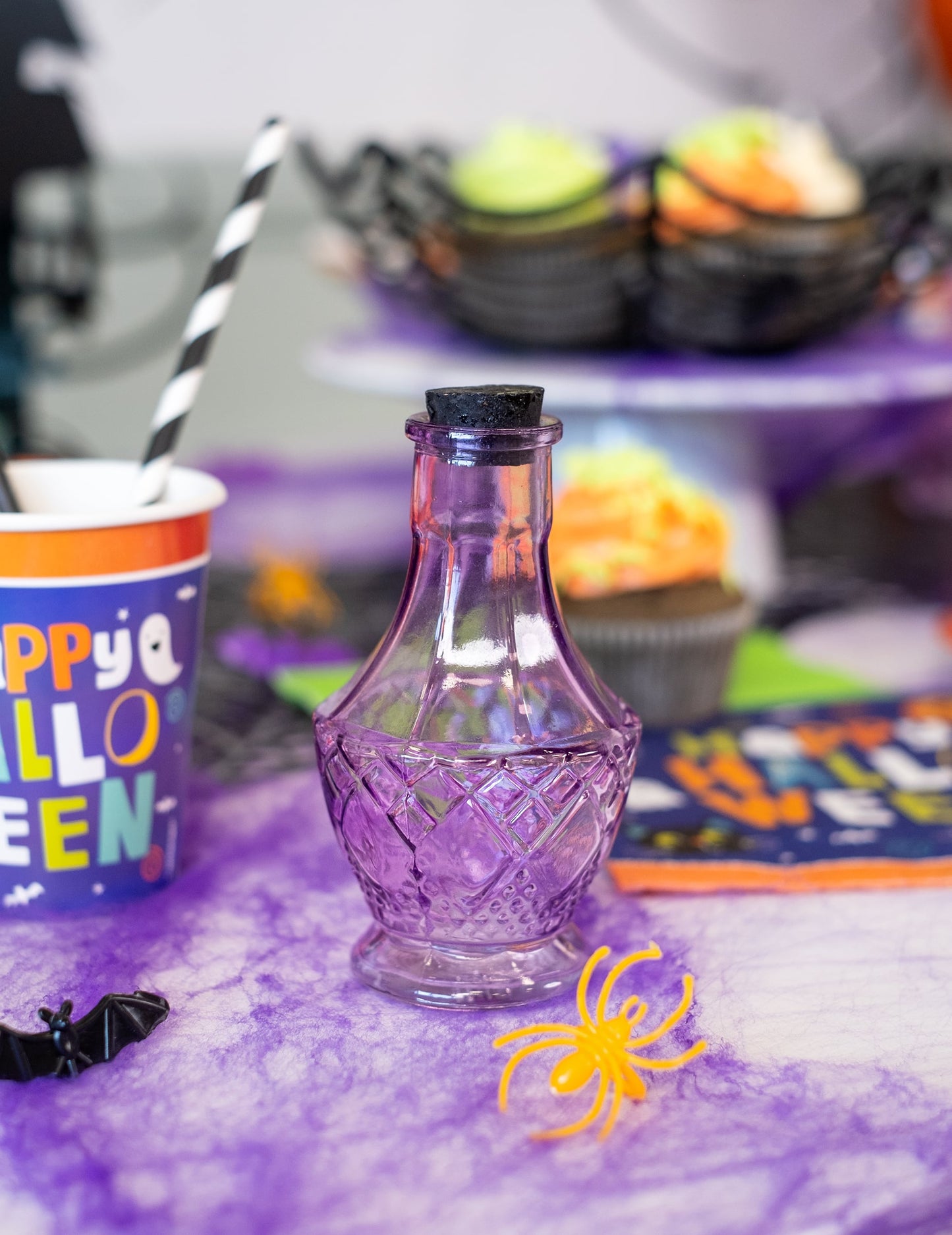 Kleines violettes Glasfläschchen Dekoration 11,5 cm