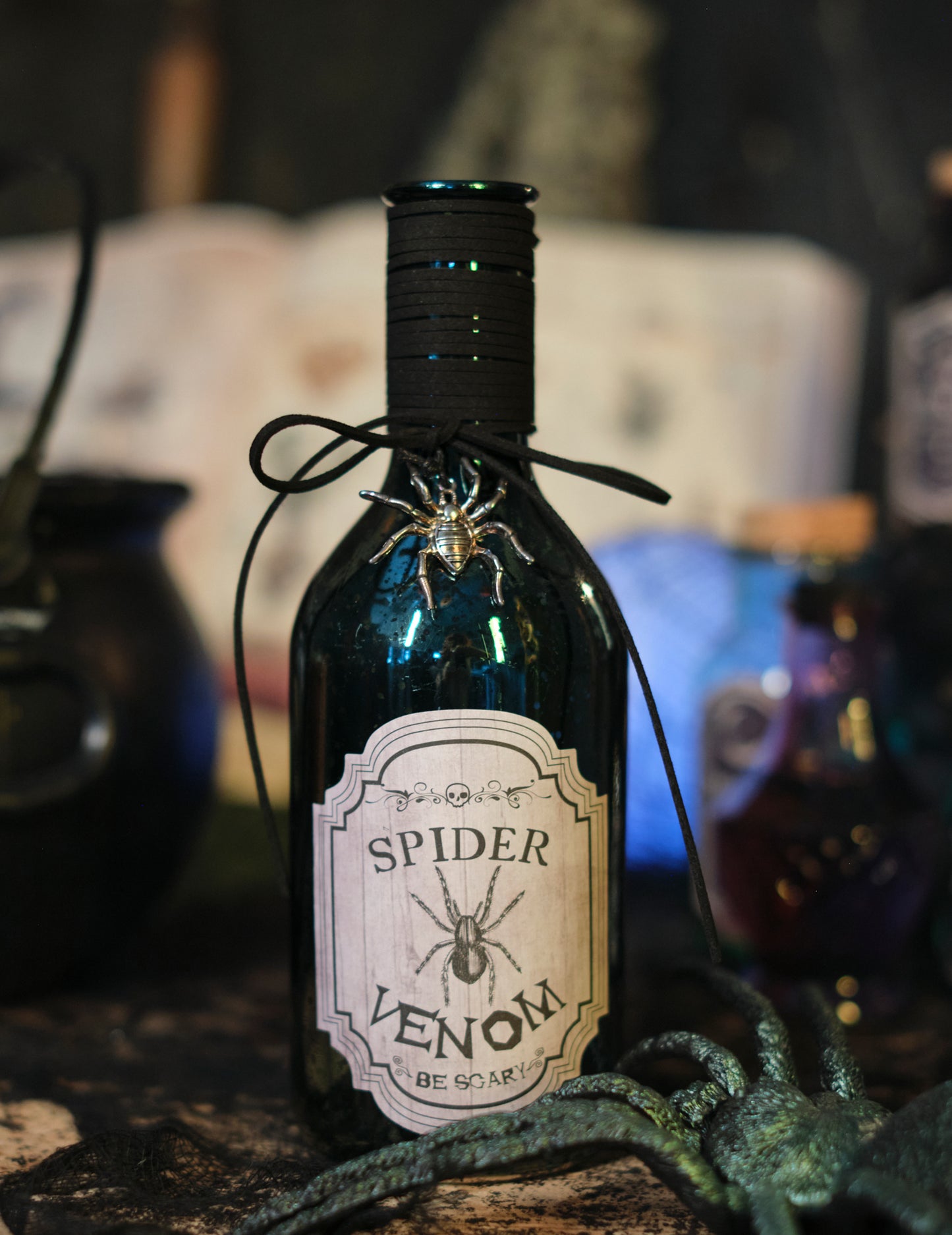 Lahvička s pavoučím jedem 22 cm
