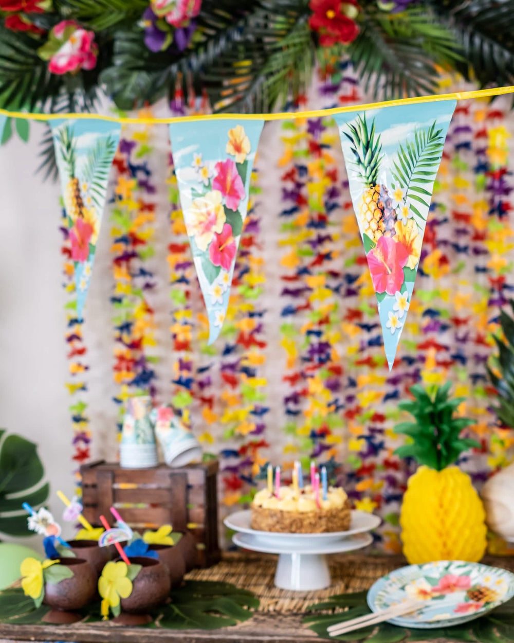 Detail na vlaječky na girlandě z vlaječek Hawaii party