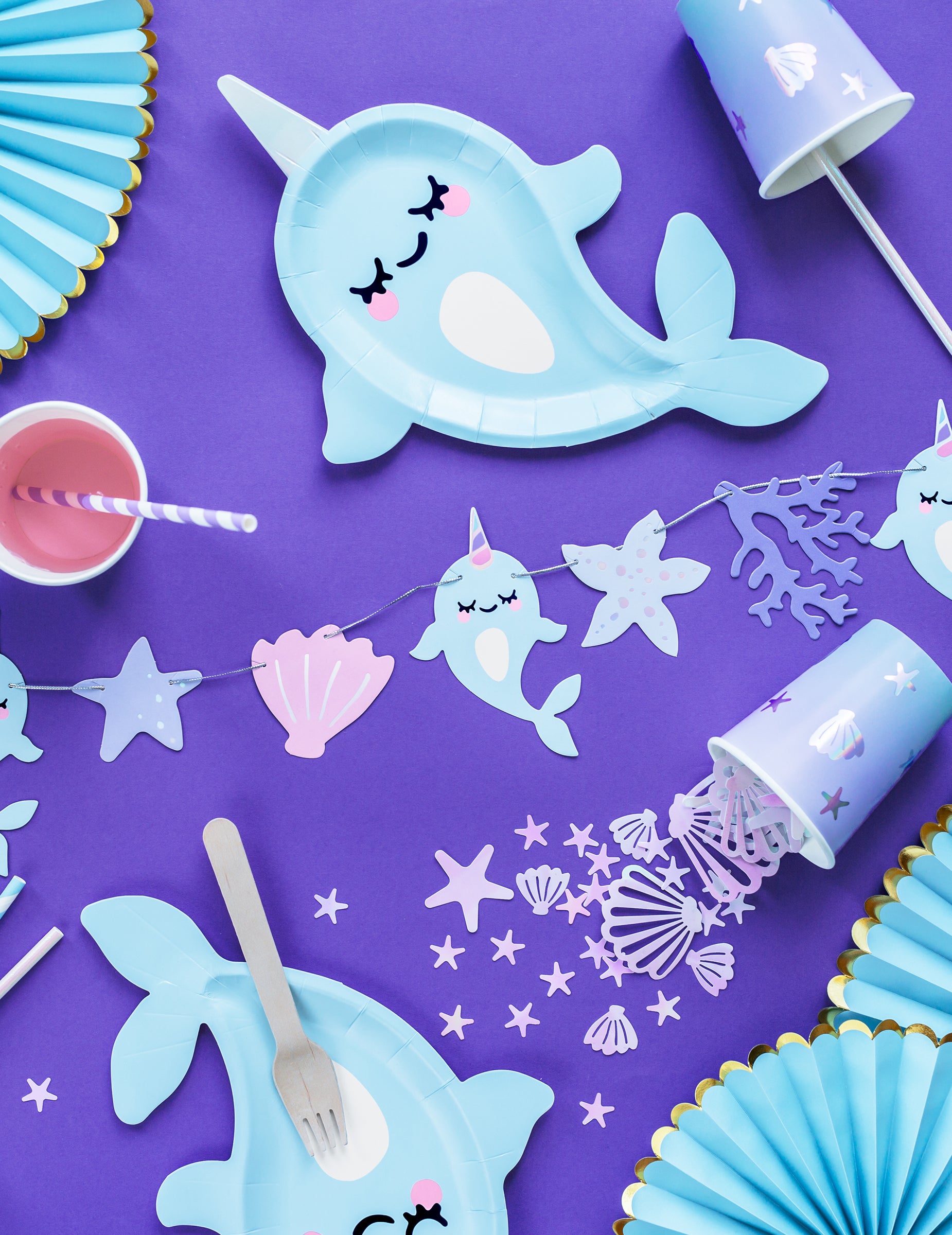 Vue de dessus des accessoires de la guirlande à monter soi-même licorne des mers