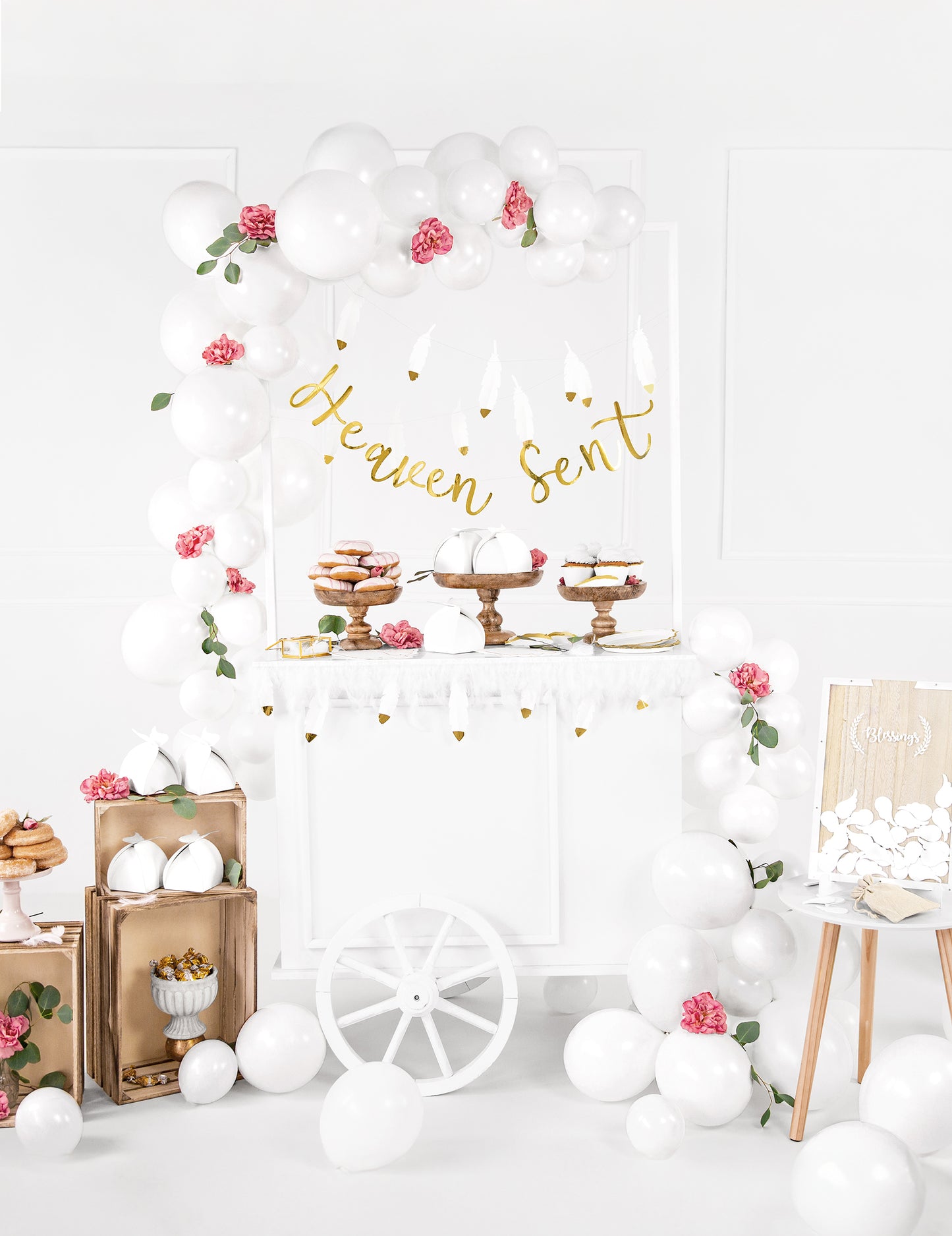 Bílá a zlatá péřová girlanda 13.5 cm x 1,6 m svatební dekorace