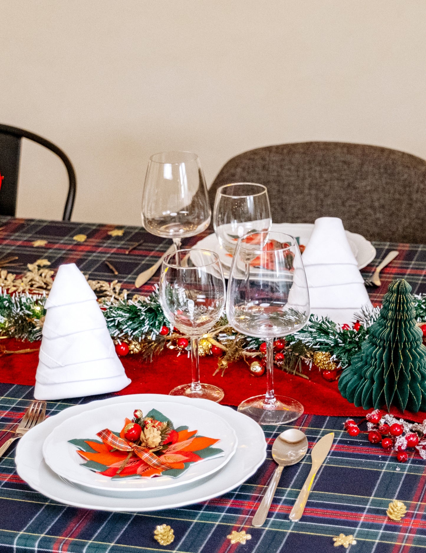 Girlanda ze zasněžené jedle s bobulemi 2 m