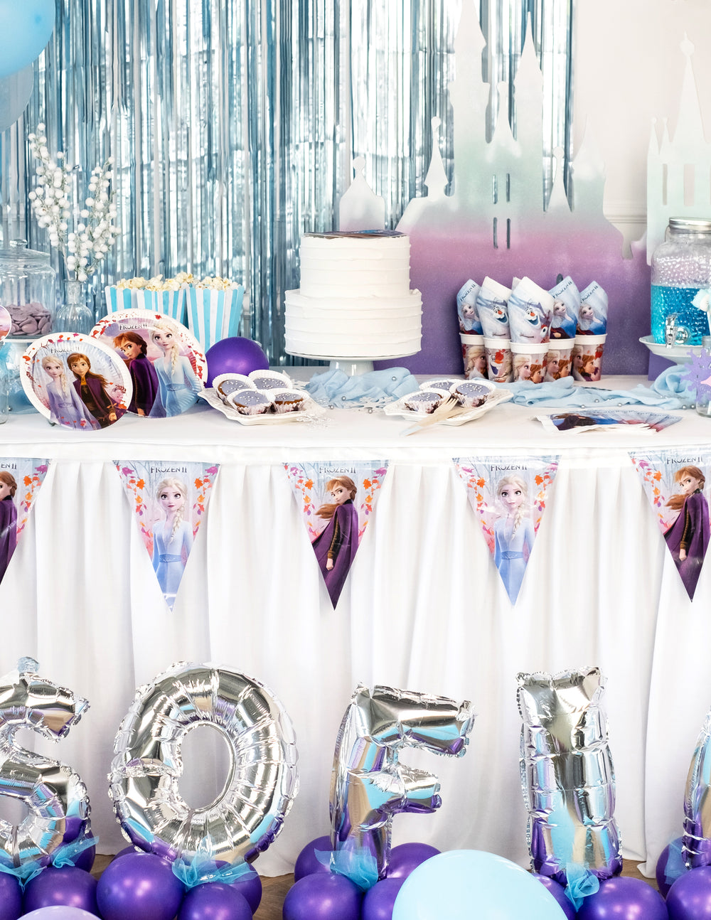 Mise en scène d'anniversaire de la guirlande fanion La Reine des Neiges 2 pour enfant