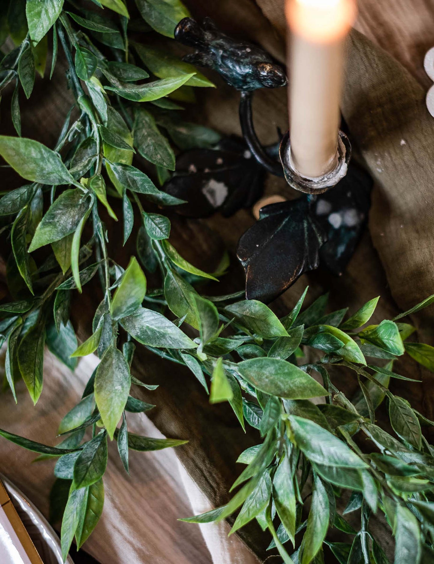 Věnec z listů smuteční vrby 180 cm zelená dekorace na stůl