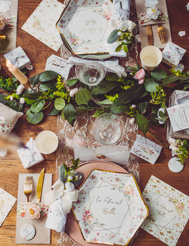 Vavřín bílá pivoňka a eukalyptová girlanda 1,40 m na svatbu