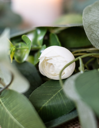 Vavřín bílá pivoňka a eukalyptová girlanda 1,40 m na svatbu